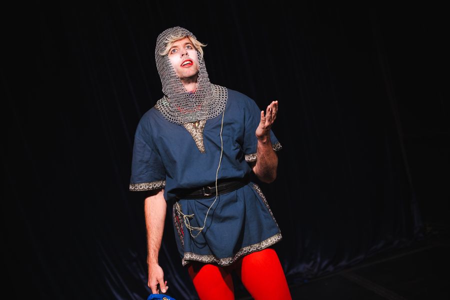 Grant O'Connell performing